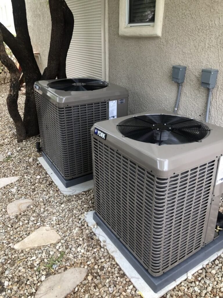 Dual York condenser installation